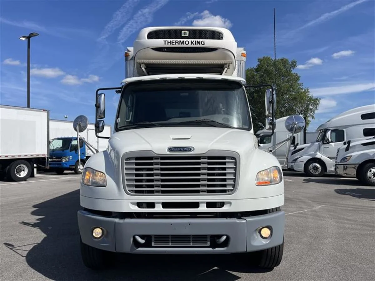 2019 Freightliner M2 106 - image 2