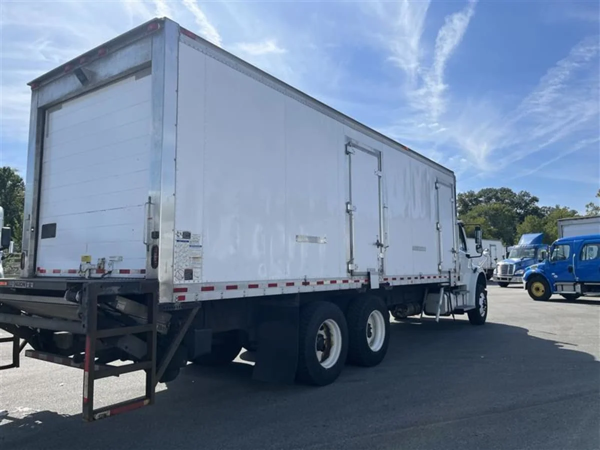 2019 Freightliner M2 106 - image 4