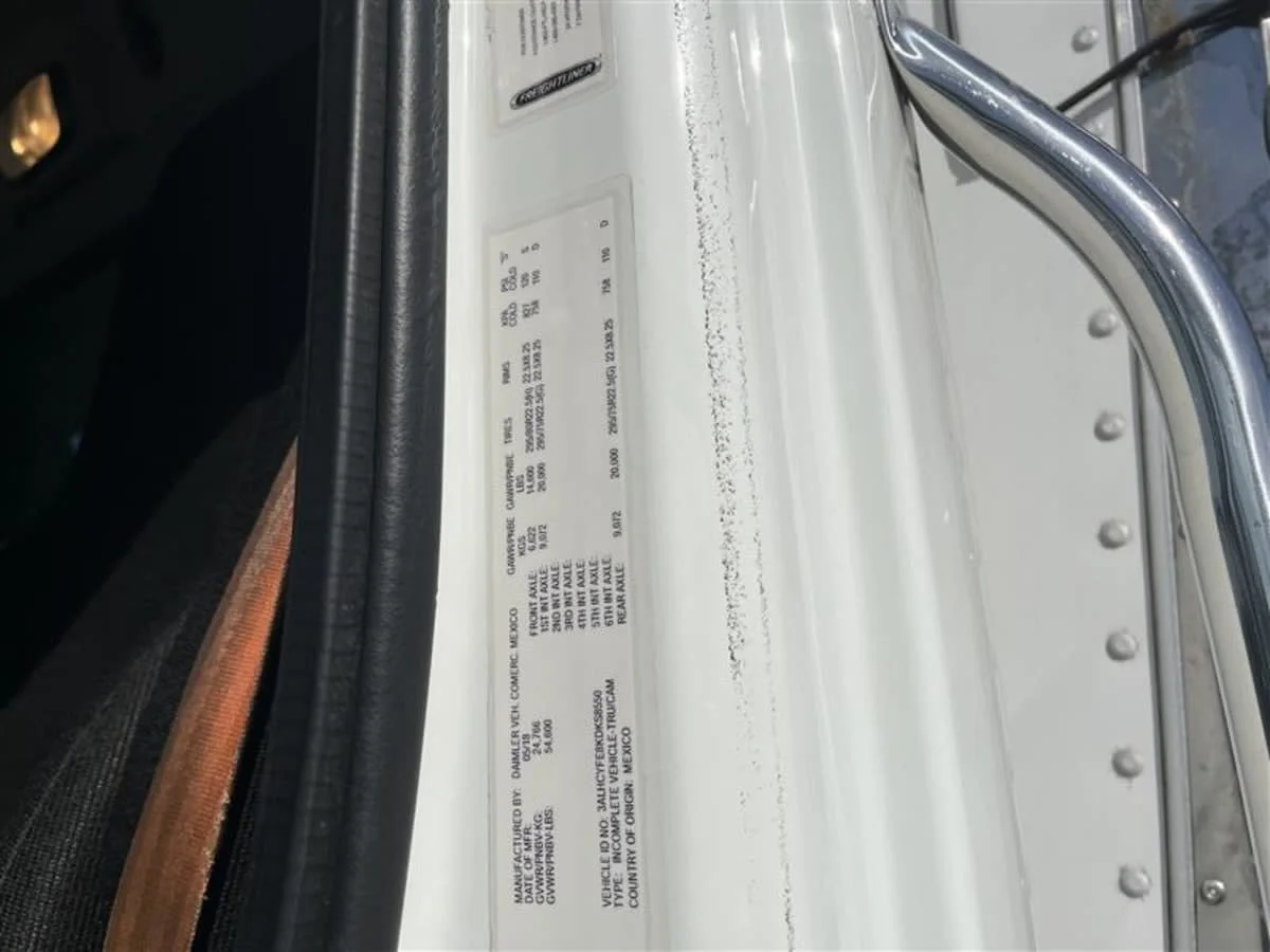 2019 Freightliner M2 106 - image 11