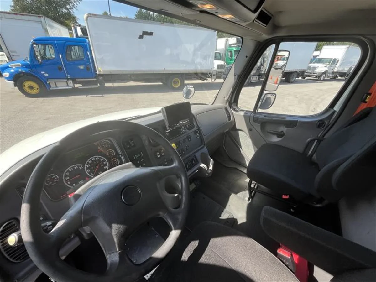 2019 Freightliner M2 106 - image 8