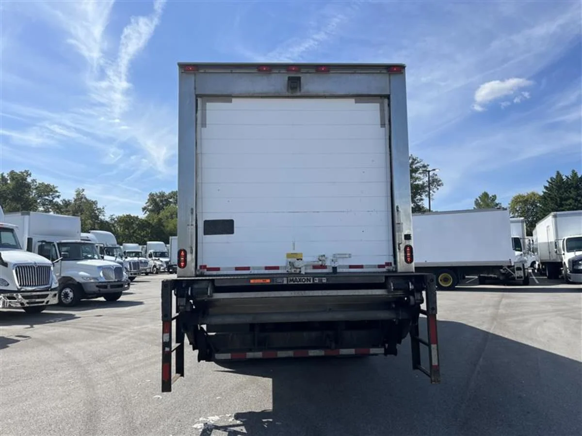 2019 Freightliner M2 106 - image 5