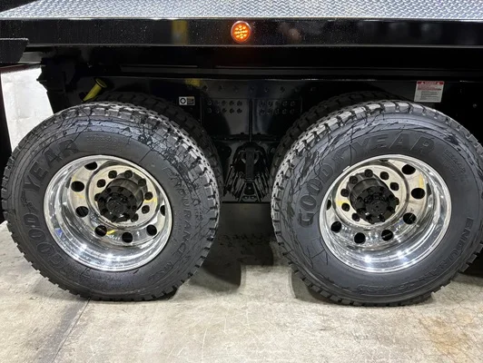 2027 Kenworth T880 in Olathe, KS — photo 3