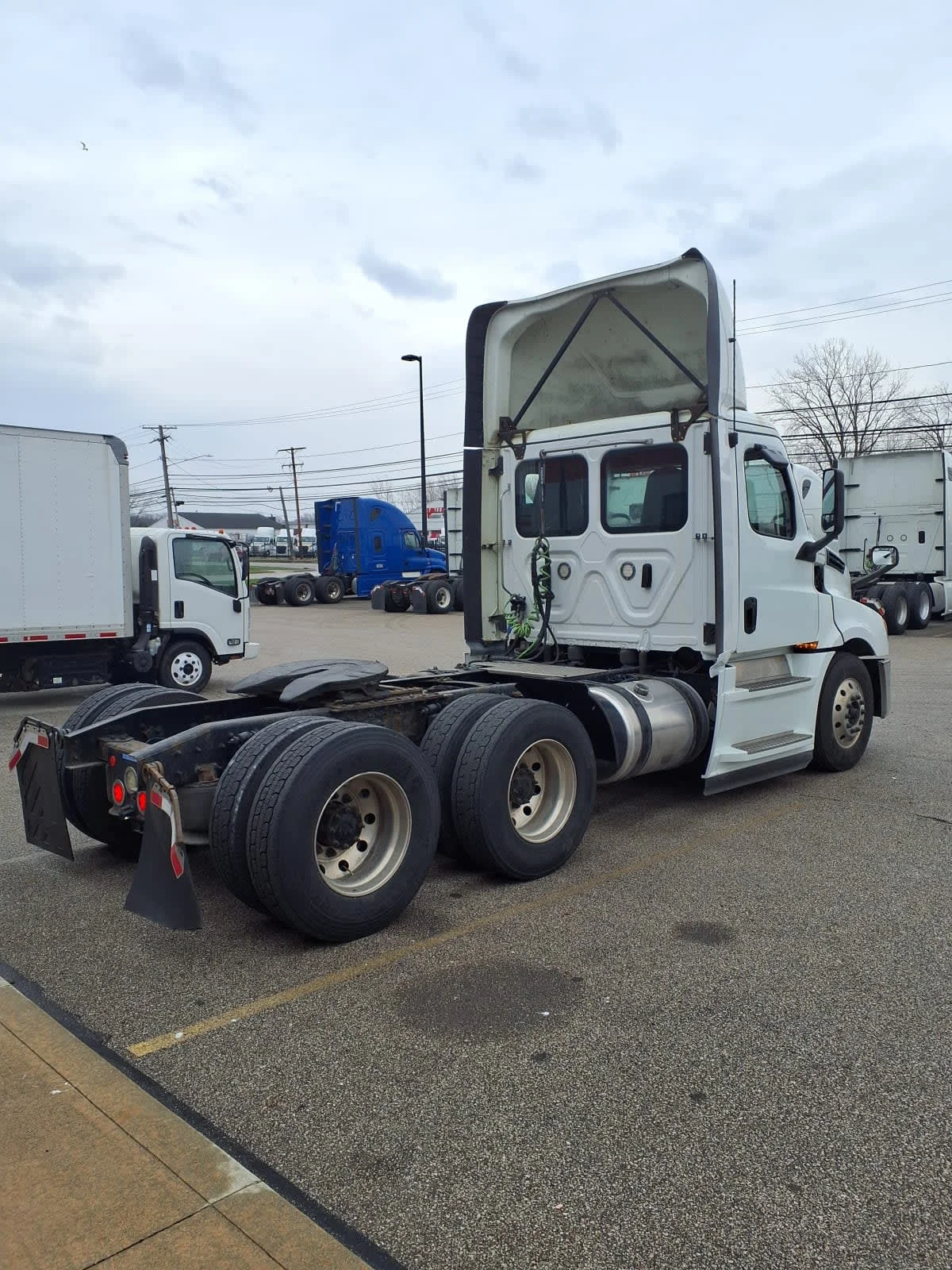 2020 Freightliner Cascadia in Cleveland, OH — photo 4