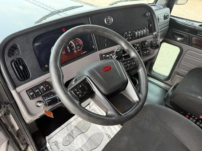 2022 Peterbilt 389 - image 17