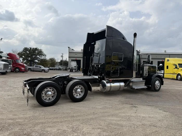 2022 Peterbilt 389 - image 32