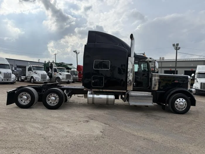 2022 Peterbilt 389 - image 31