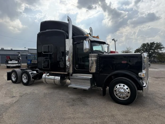 2022 Peterbilt 389 - image 5