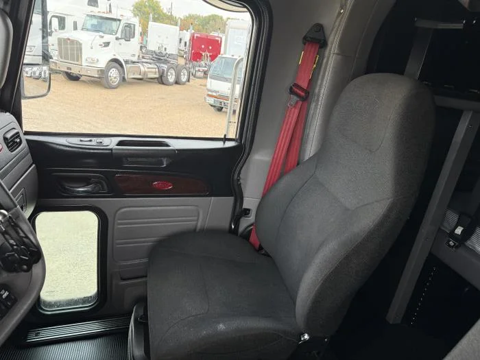 2022 Peterbilt 389 - image 9