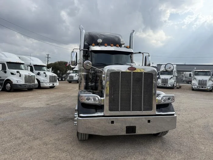 2022 Peterbilt 389 - image 24