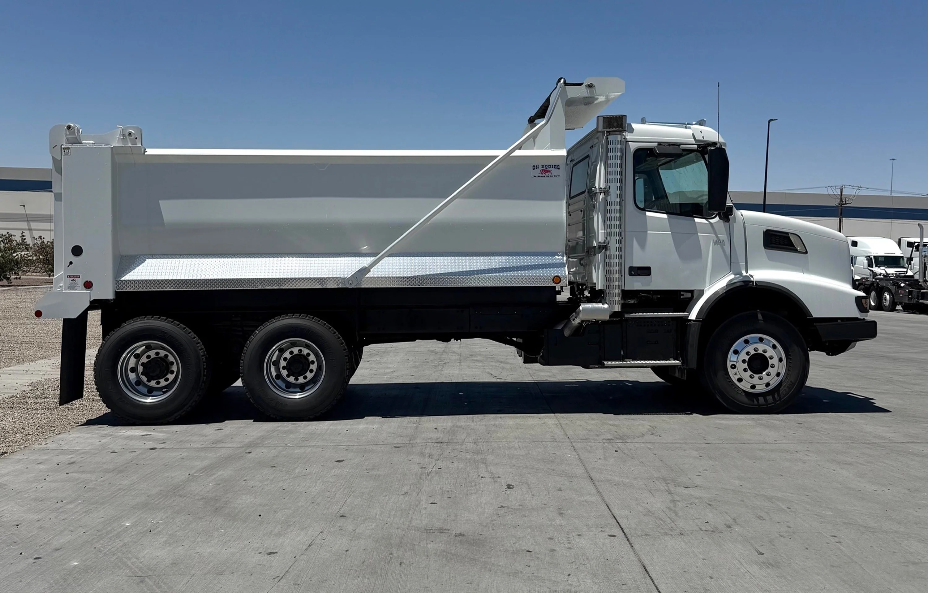 2026 Volvo VHD 300 in El Paso, TX — photo 4