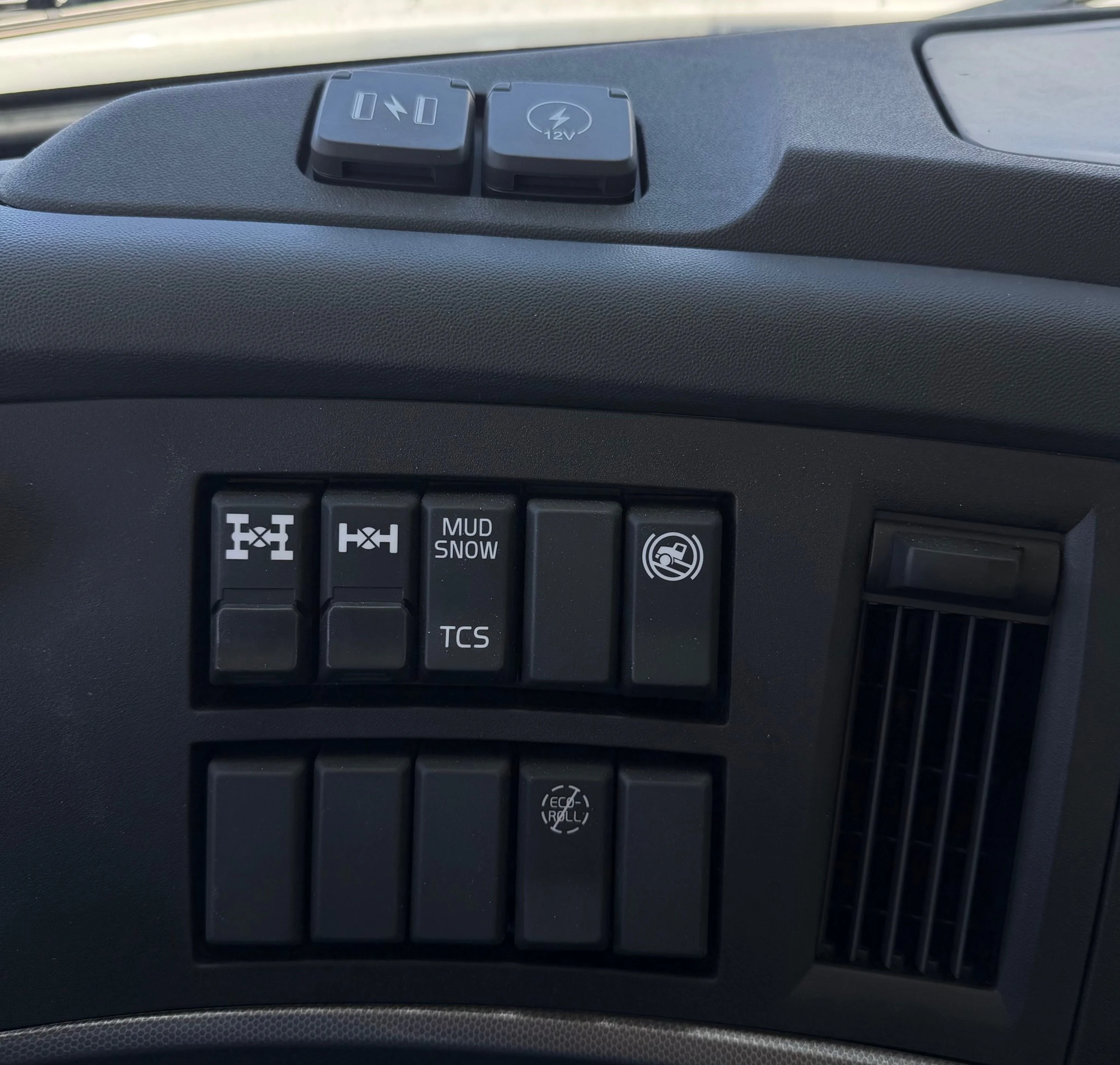 2026 Volvo VHD 300 in El Paso, TX — photo 8