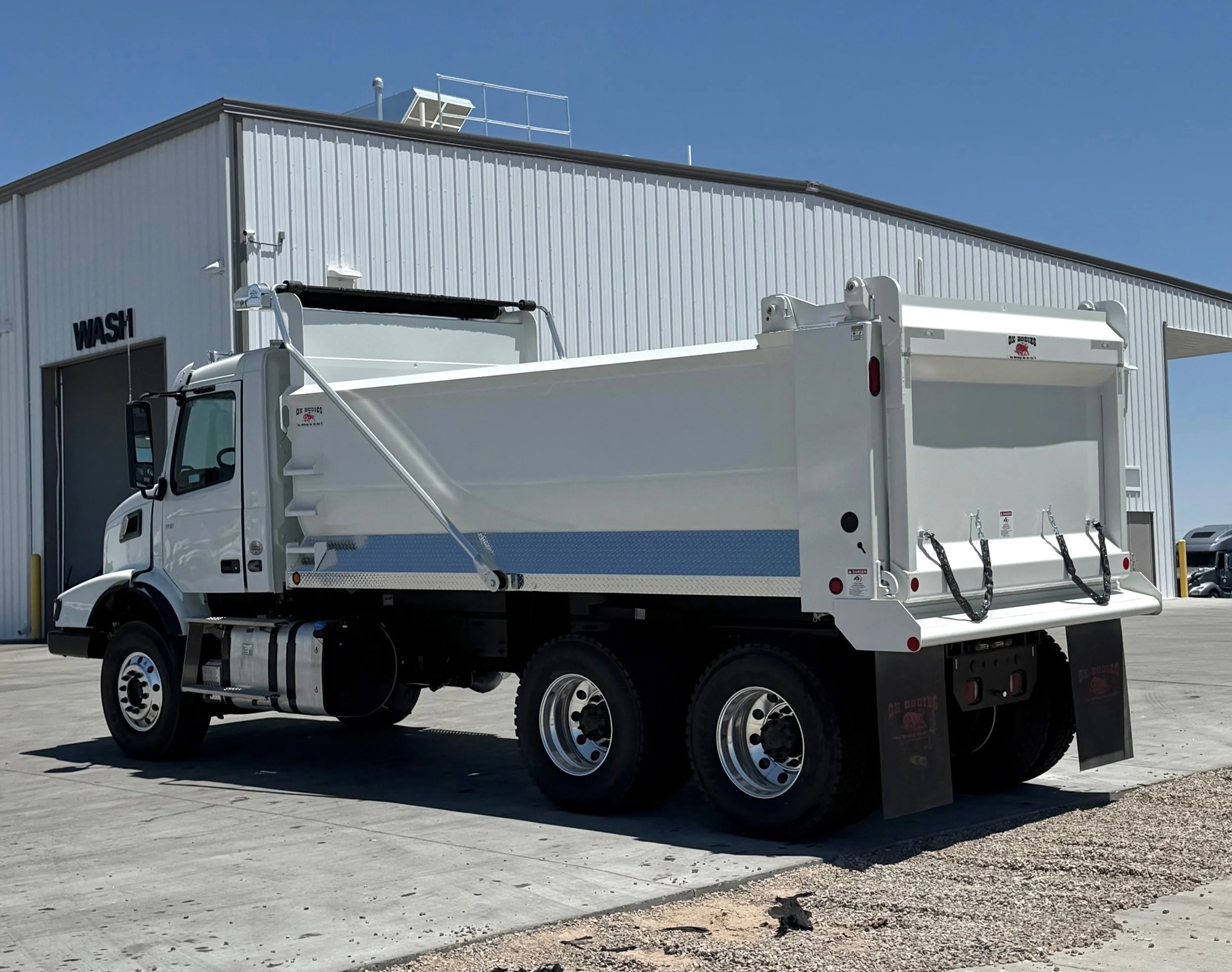 2026 Volvo VHD 300 in El Paso, TX — photo 2