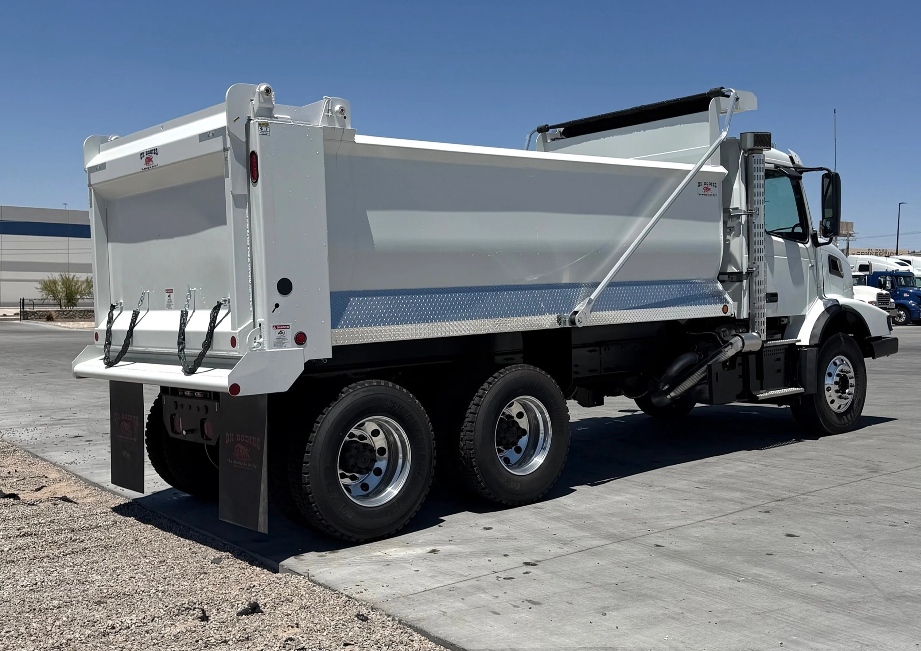 2026 Volvo VHD 300 in El Paso, TX — photo 3