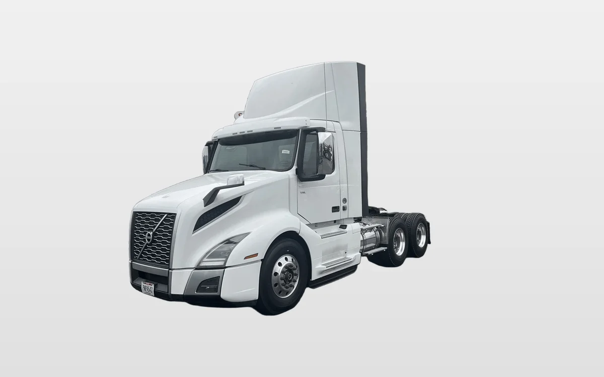 2020 Volvo - image 1