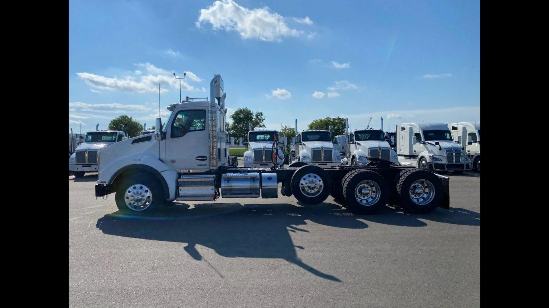 2026 Kenworth T880 in Dickinson — photo 2
