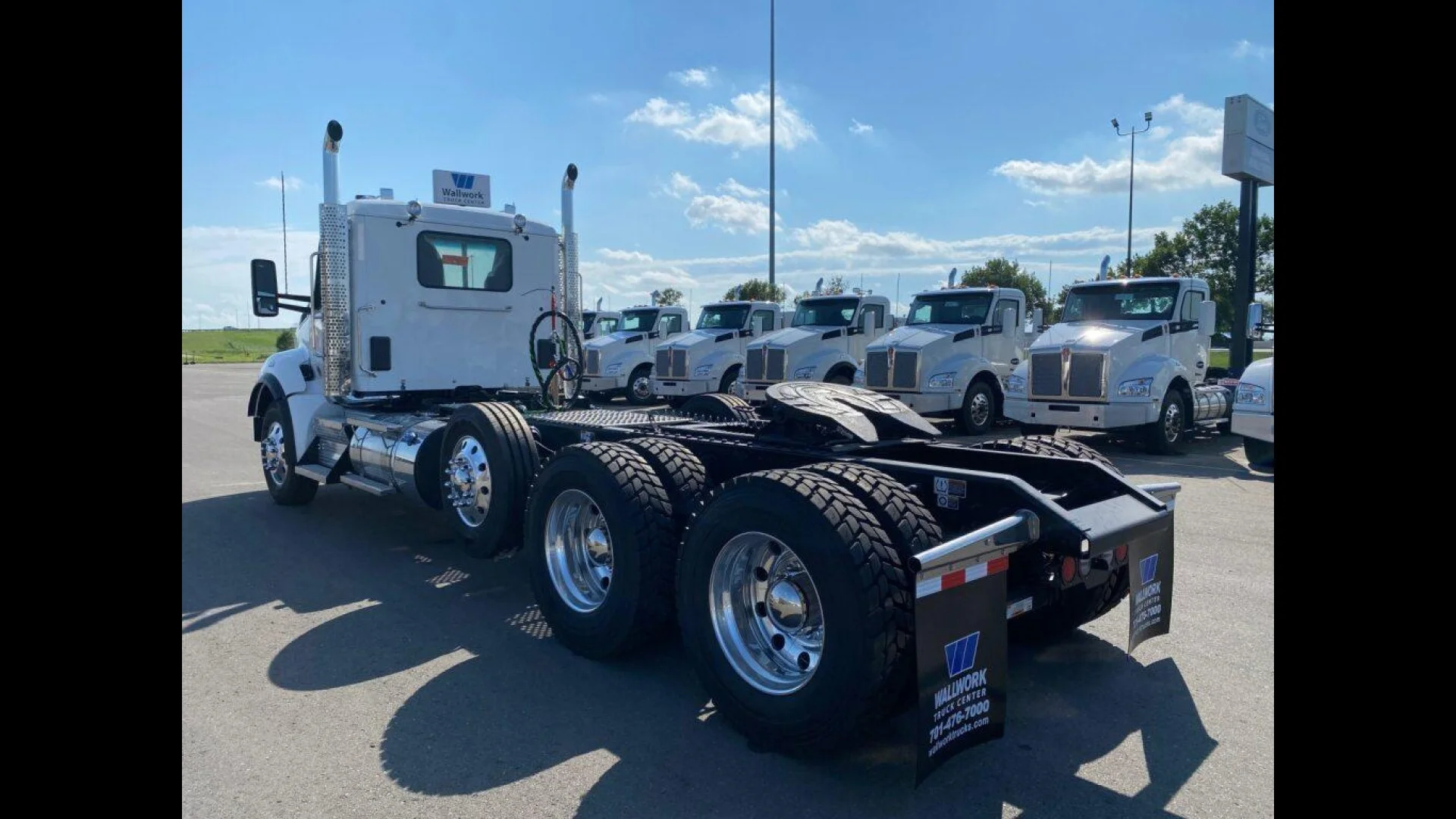 2026 Kenworth T880 in Dickinson — photo 3