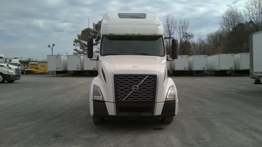 2019 Volvo VNL 760 - image 2
