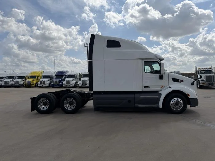 2021 Peterbilt 579 - image 7