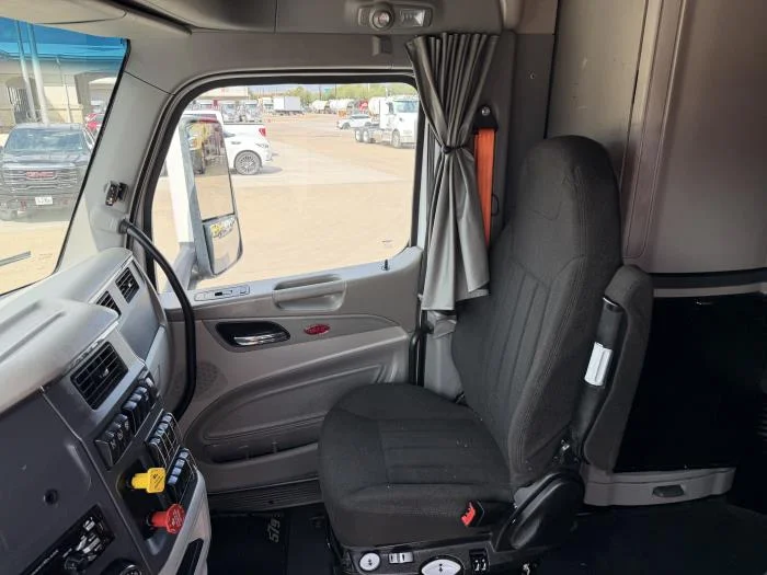2021 Peterbilt 579 - image 26