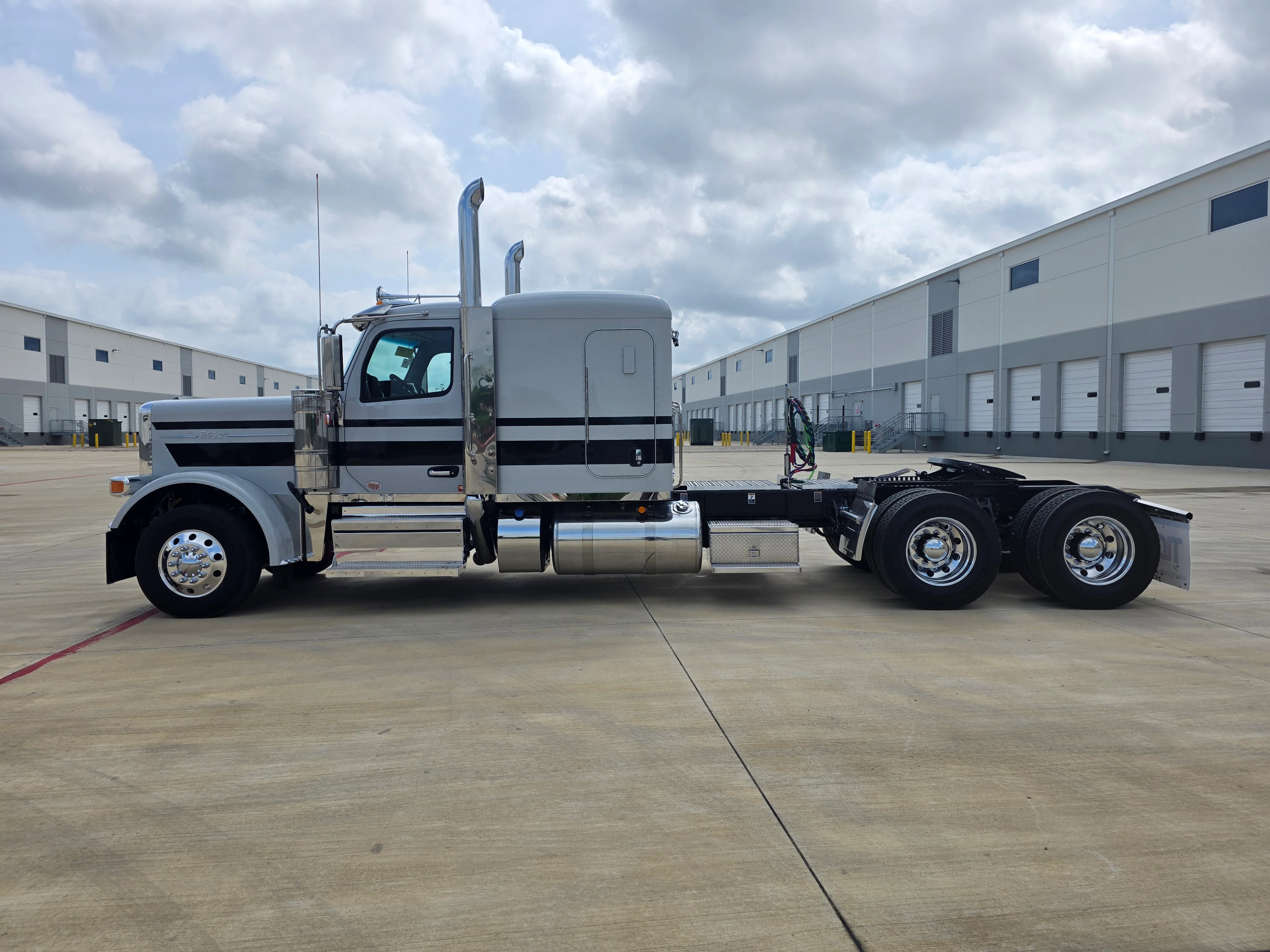2027 Peterbilt 589 in Portland, OR — photo 2