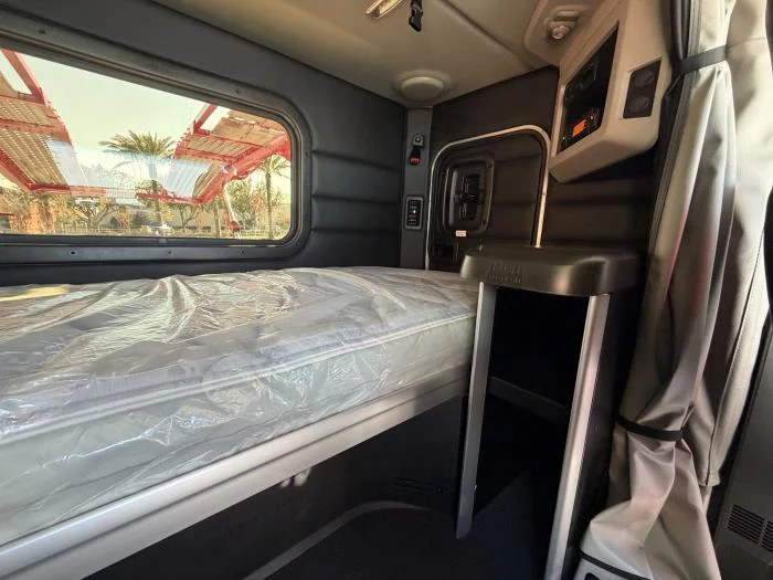 2025 Peterbilt 589 - image 21