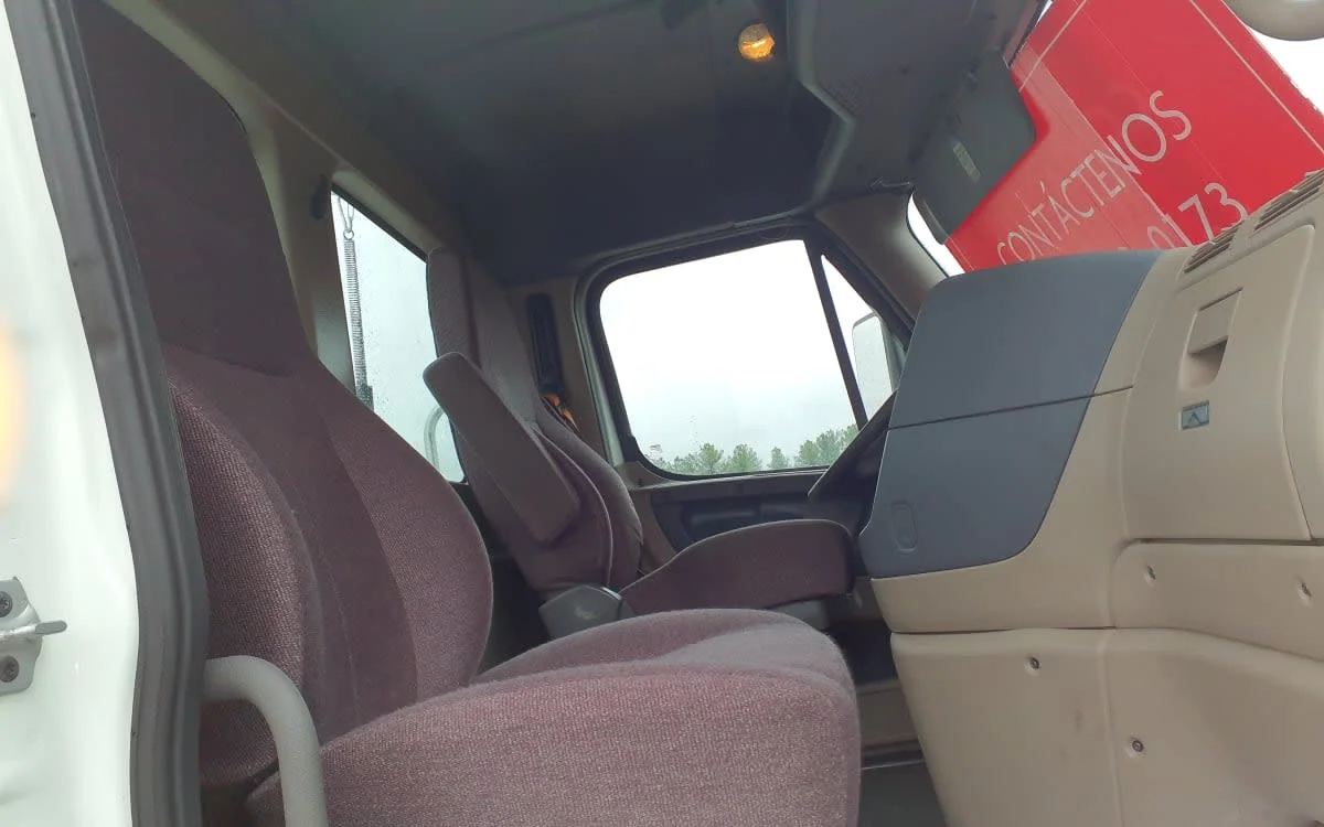 2020 Freightliner Cascadia in Birmingham, AL — photo 10
