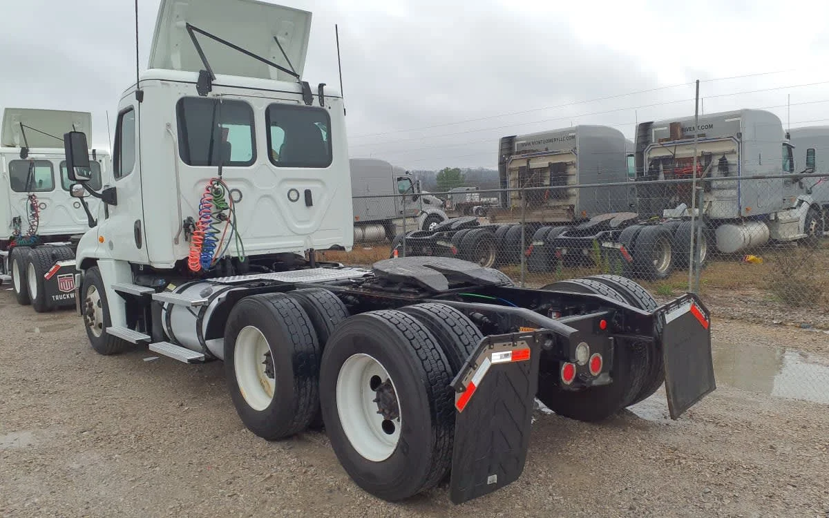 2020 Freightliner Cascadia in Birmingham, AL — photo 6