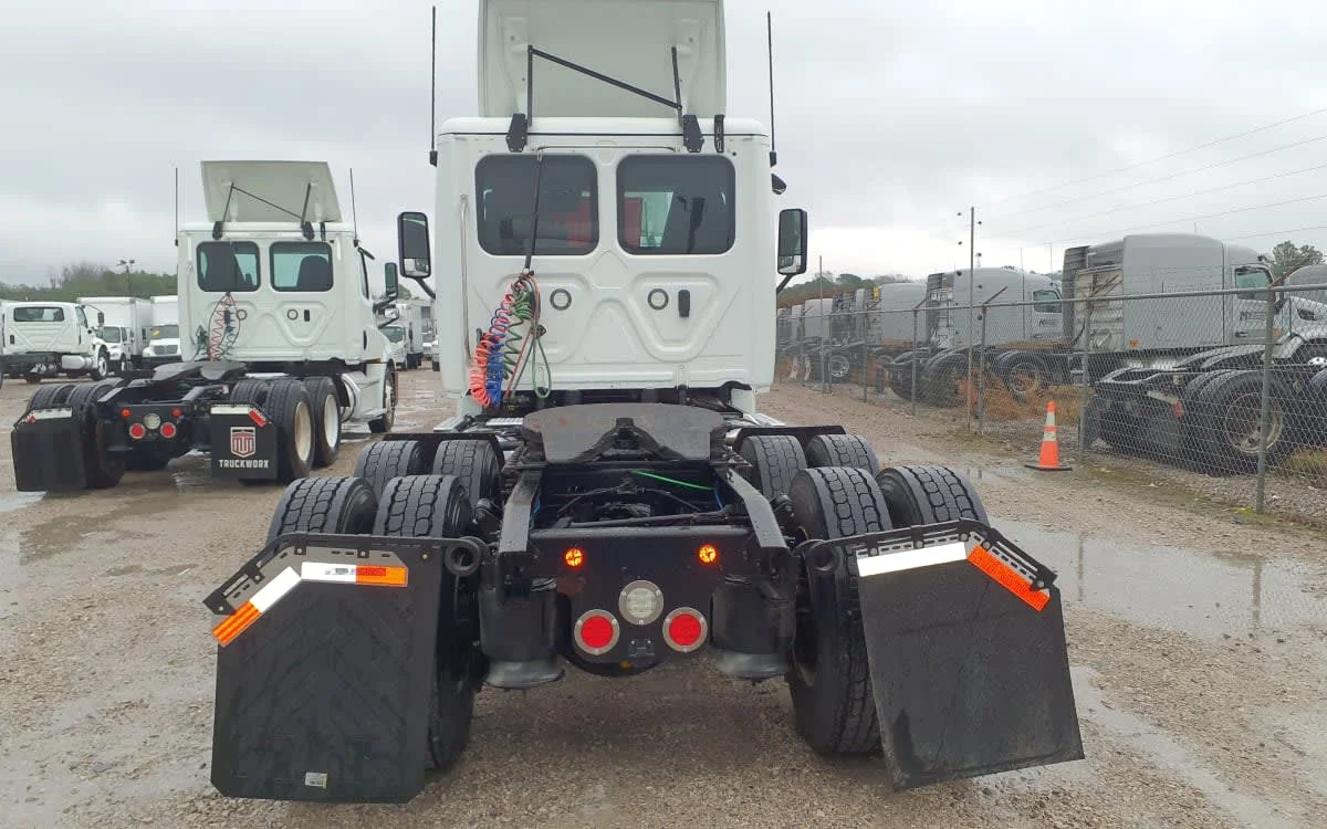 2020 Freightliner Cascadia in Birmingham, AL — photo 5
