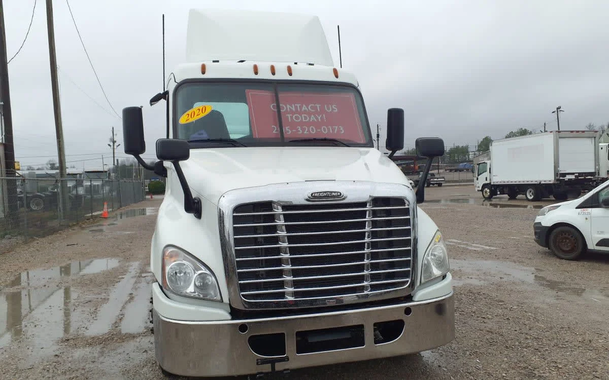 2020 Freightliner Cascadia in Birmingham, AL — photo 2