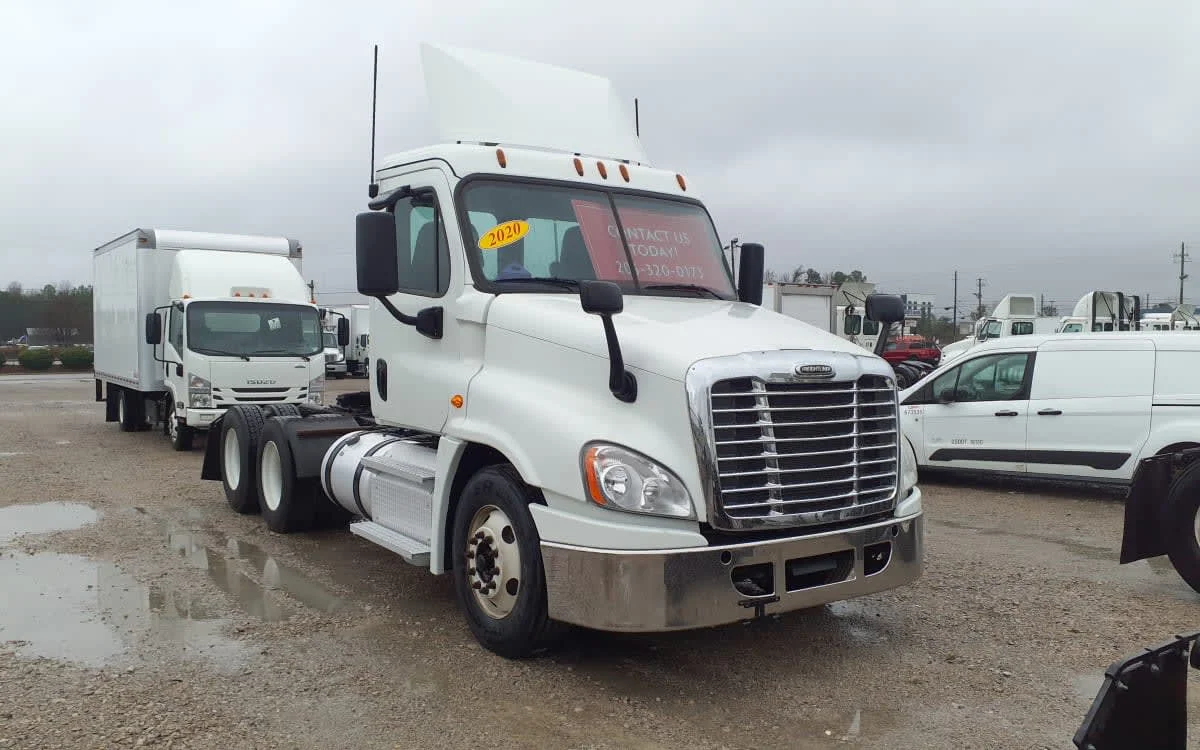 2020 Freightliner Cascadia in Birmingham, AL — photo 3