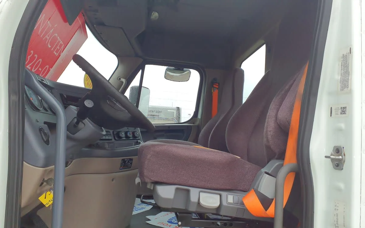 2020 Freightliner Cascadia in Birmingham, AL — photo 7