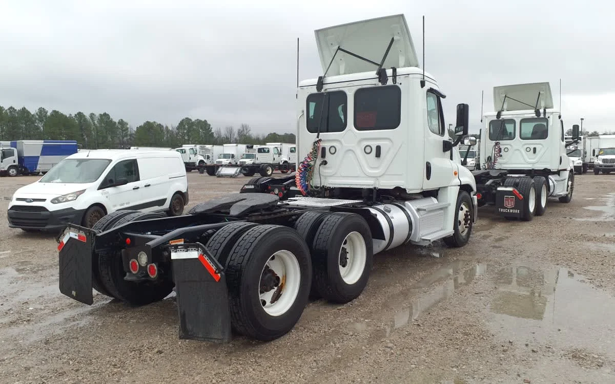 2020 Freightliner Cascadia in Birmingham, AL — photo 4