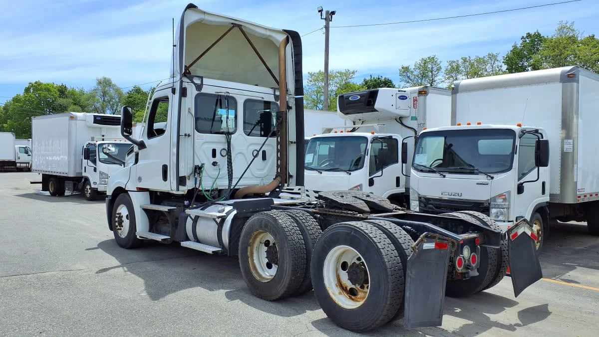 2021 Freightliner Cascadia in Salisbury, MA — photo 6