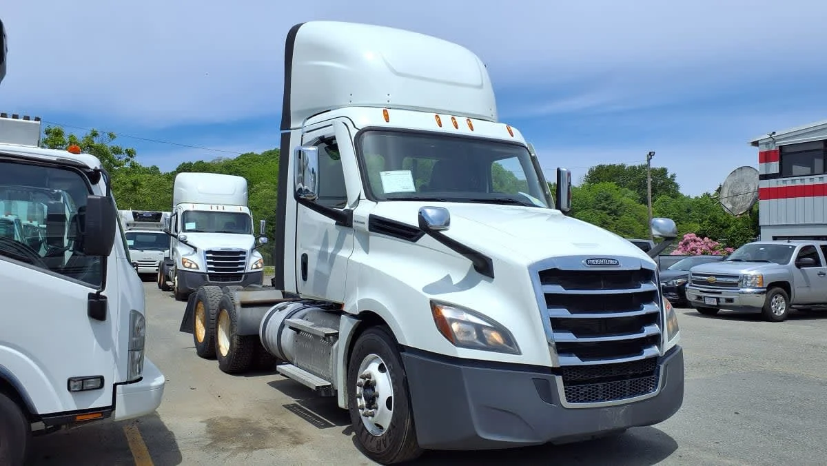 2021 Freightliner Cascadia in Salisbury, MA — photo 3