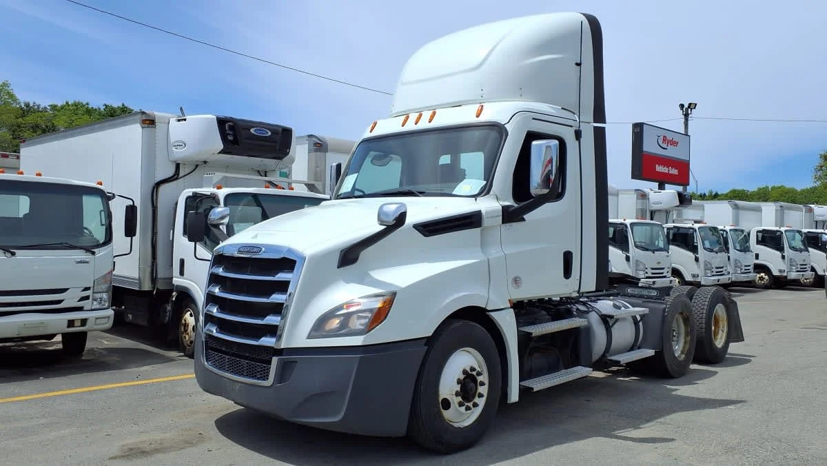 2021 Freightliner Cascadia in Salisbury, MA
