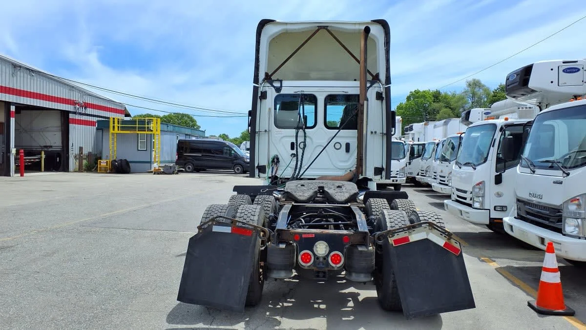 2021 Freightliner Cascadia in Salisbury, MA — photo 5