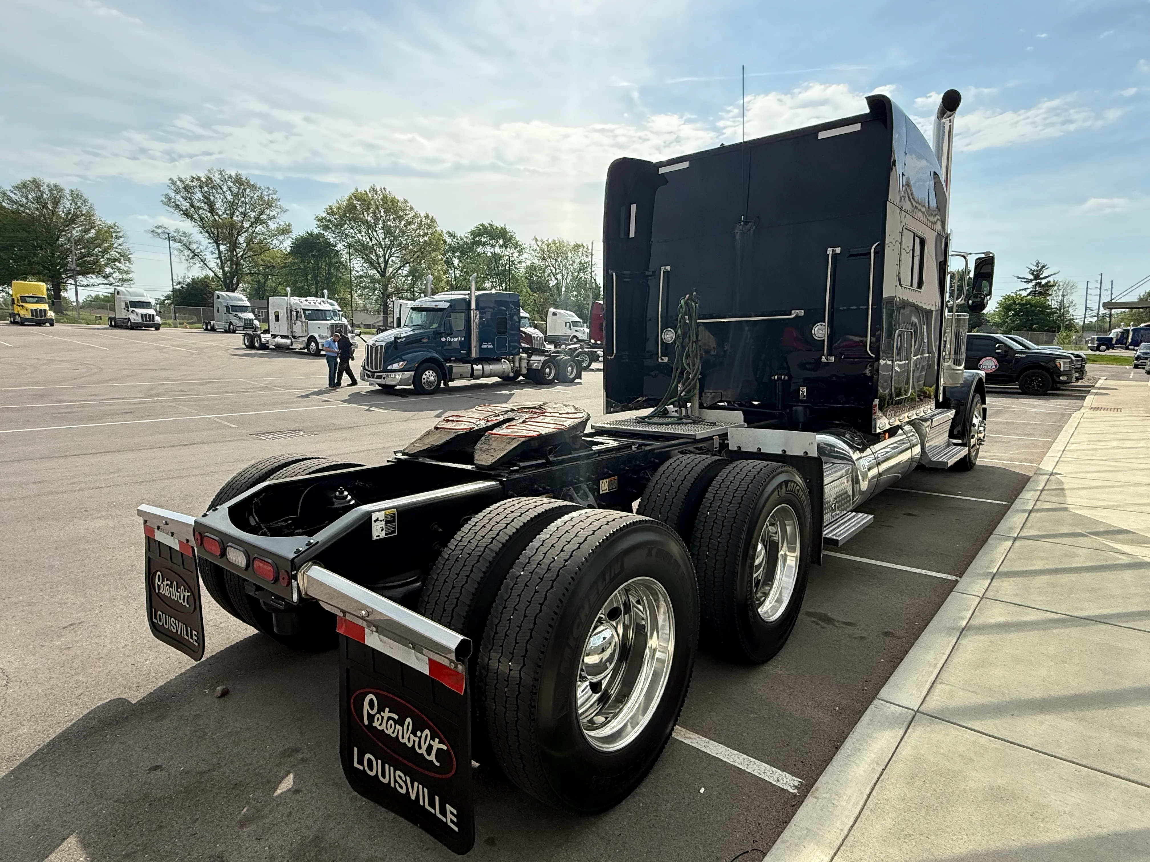 2023 Peterbilt 389 in Louisville, KY — photo 4