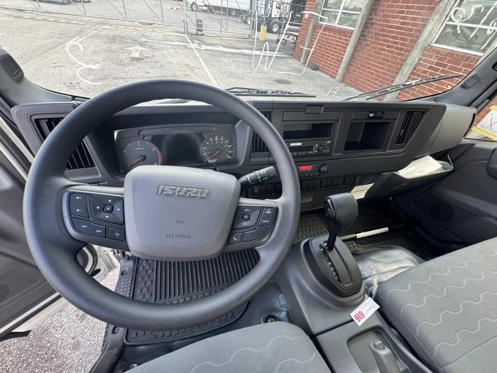 2025 Isuzu NRR - image 14