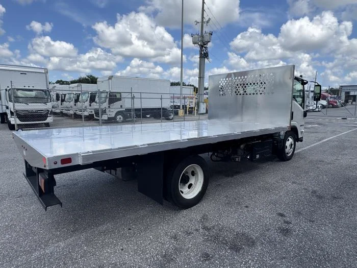 2025 Isuzu NRR - image 5