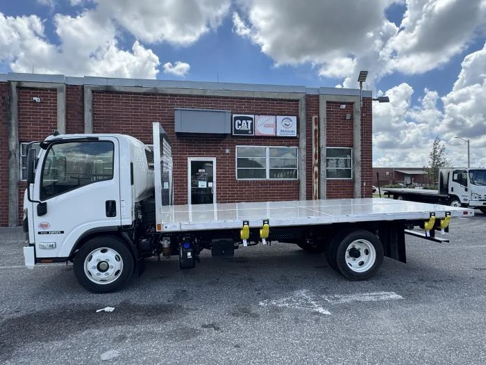 2025 Isuzu NRR - image 3