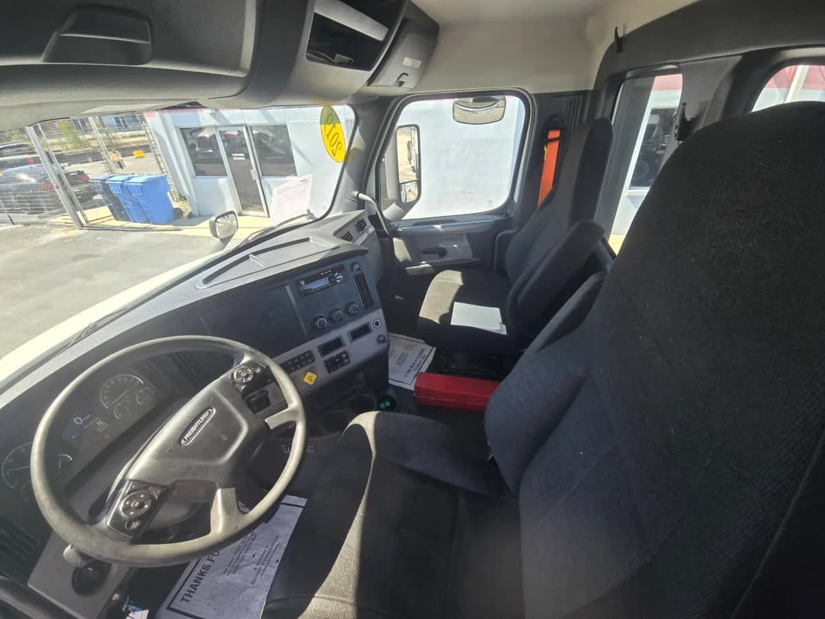 2019 Freightliner Cascadia in Tampa, FL — photo 7
