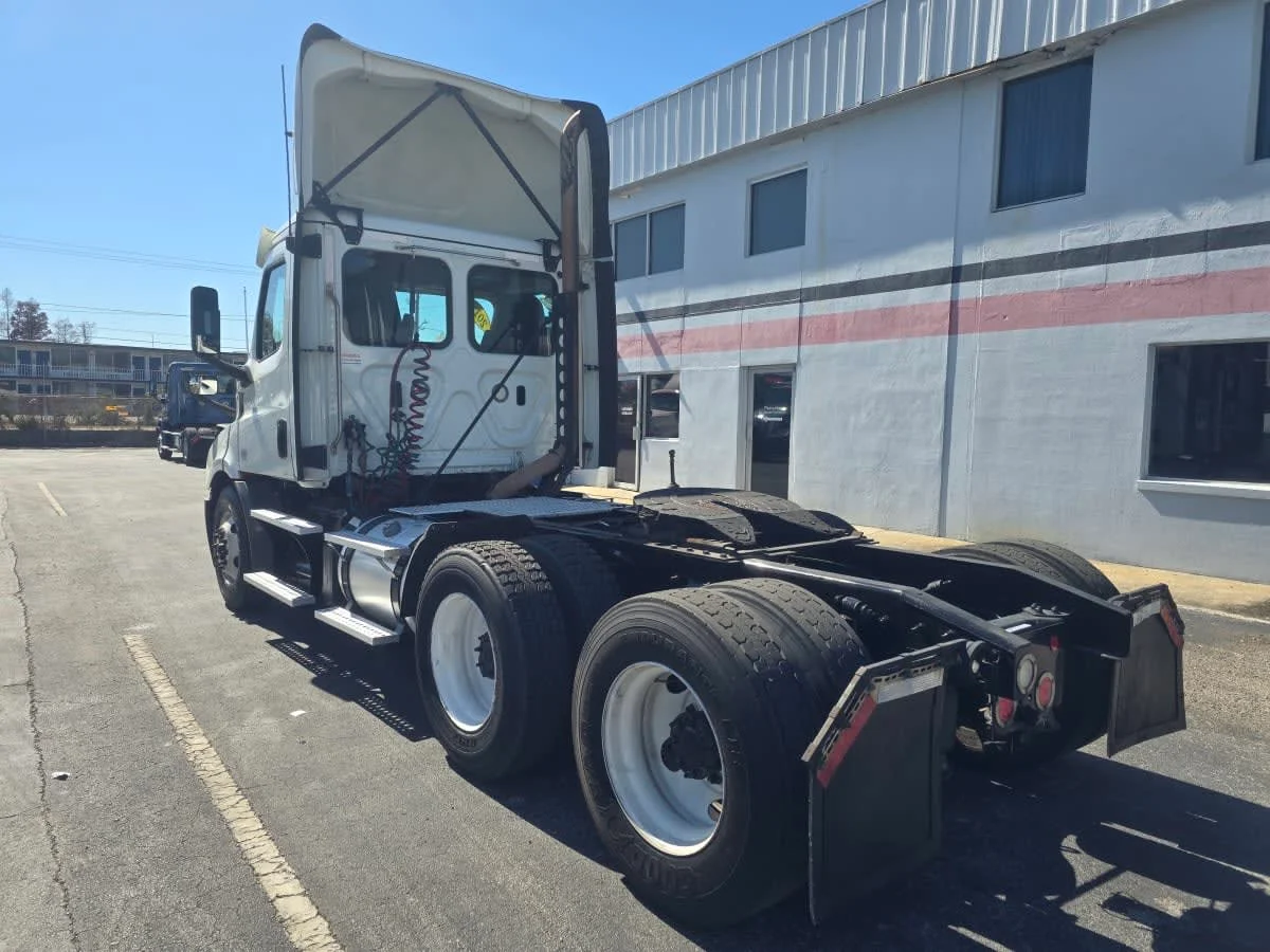 2019 Freightliner Cascadia in Tampa, FL — photo 4