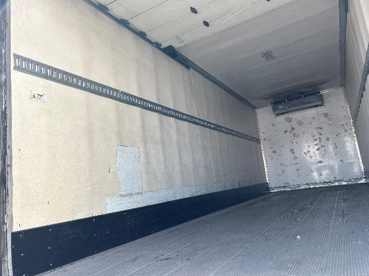 2019 Hino 268 - image 10