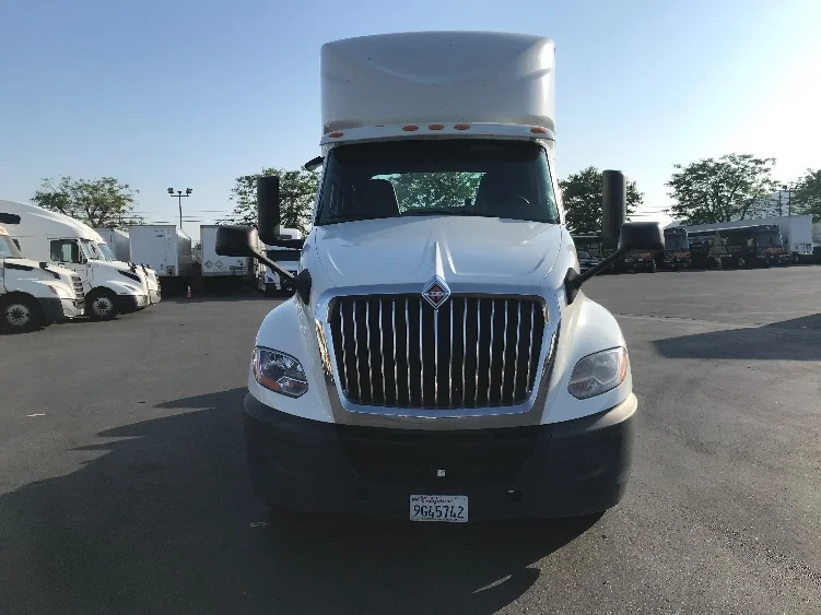 2020 International LT - image 2