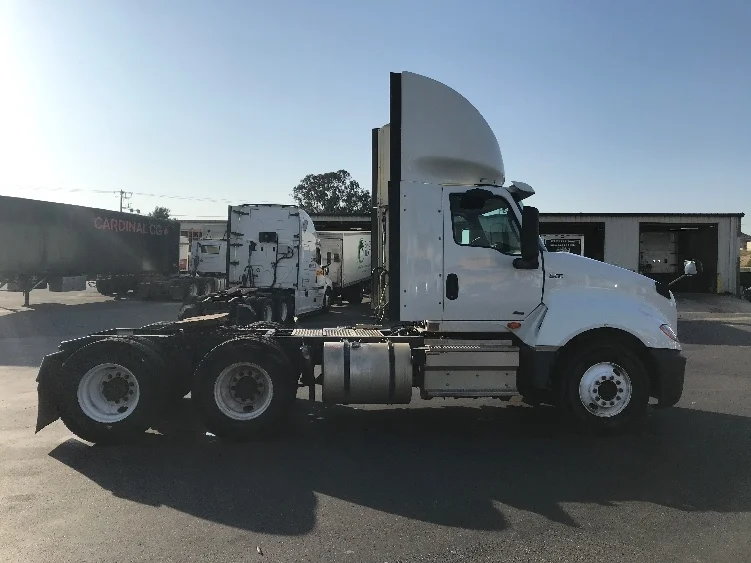 2020 International LT - image 8