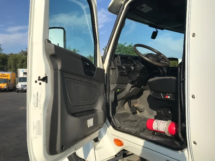 2020 International LT - image 9