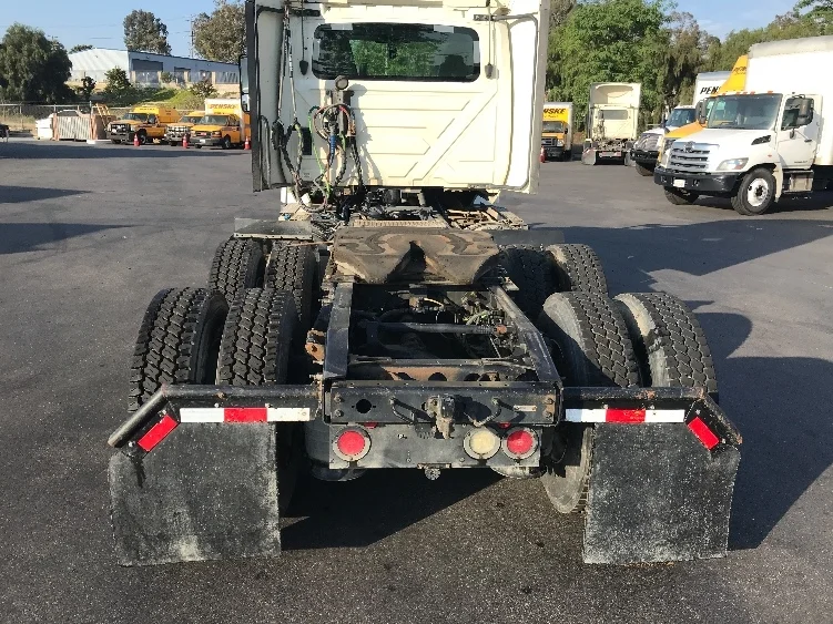 2020 International LT - image 6