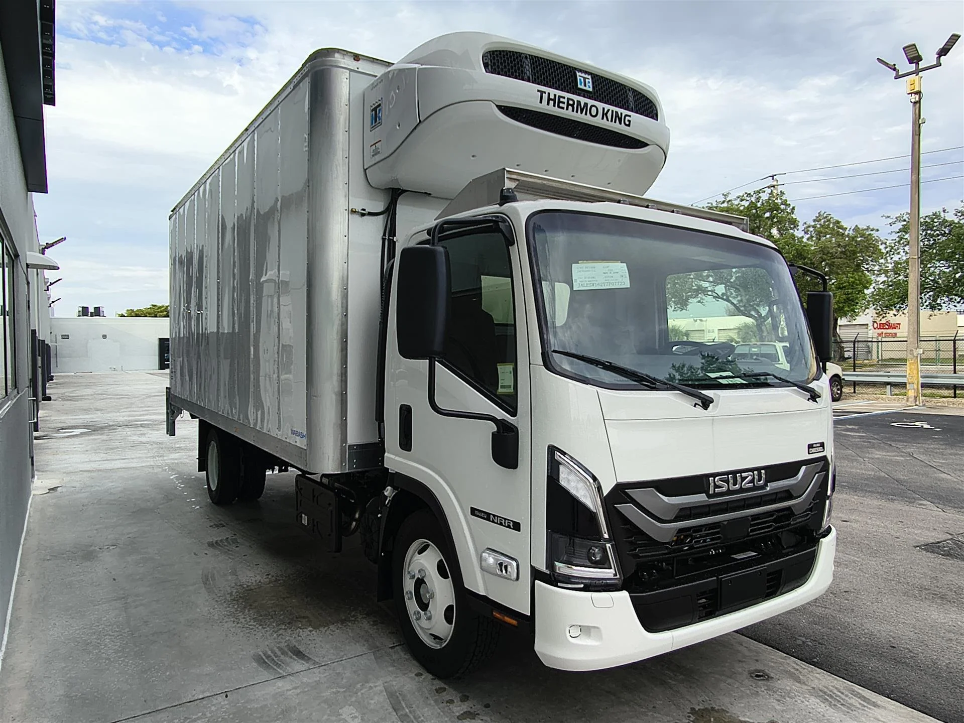 2026 Isuzu NRR in Miami, FL — photo 3