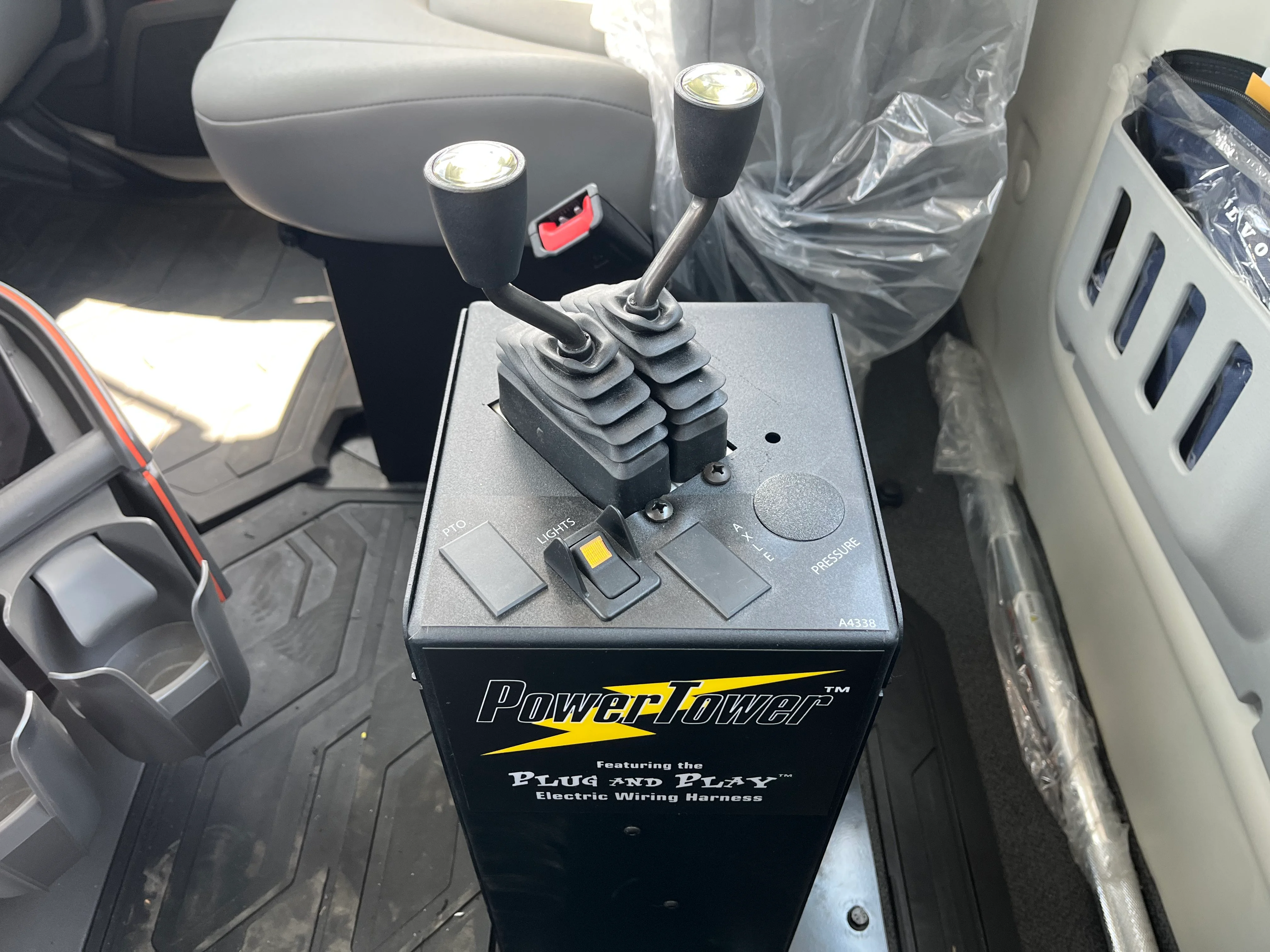 2025 Volvo VHD 300 in La Vergne, TN — photo 14