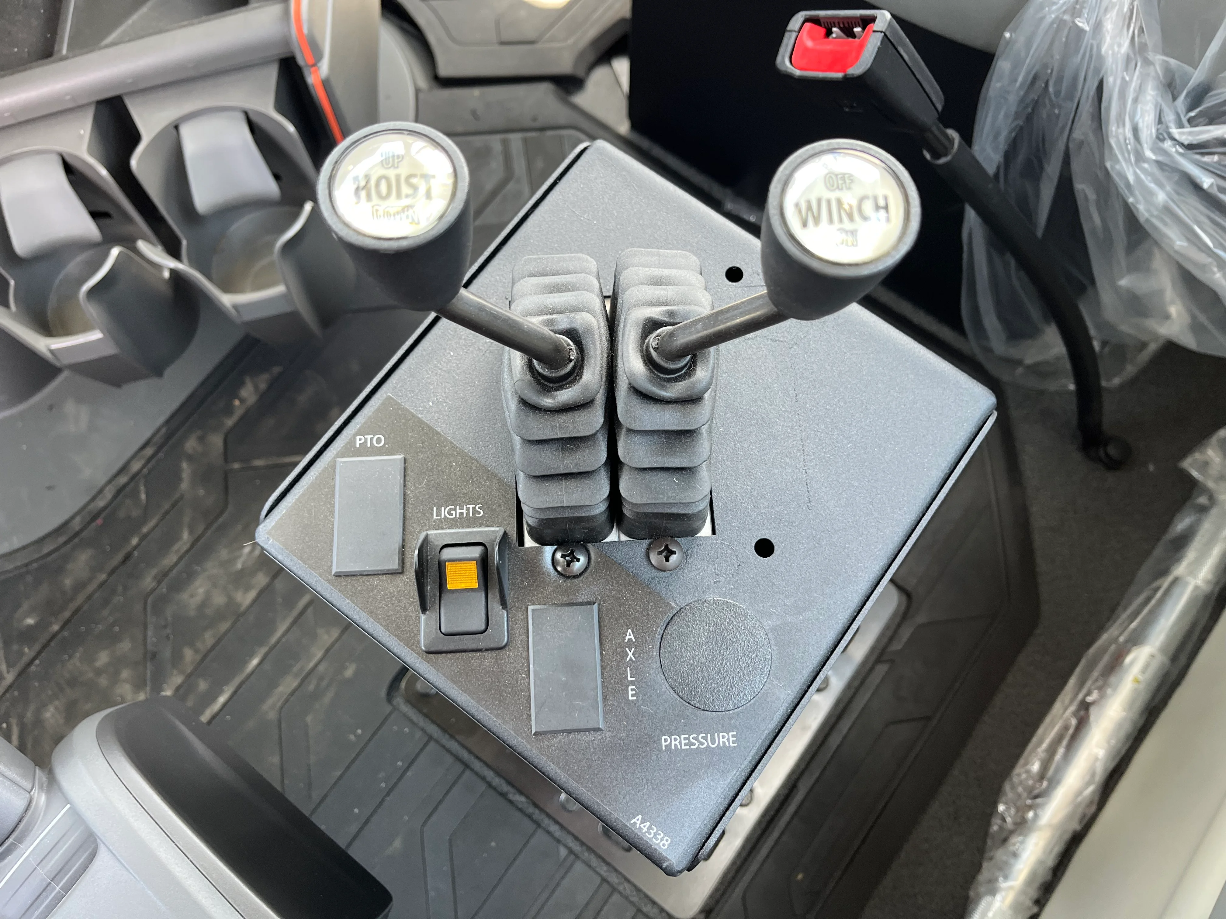 2025 Volvo VHD 300 in La Vergne, TN — photo 15